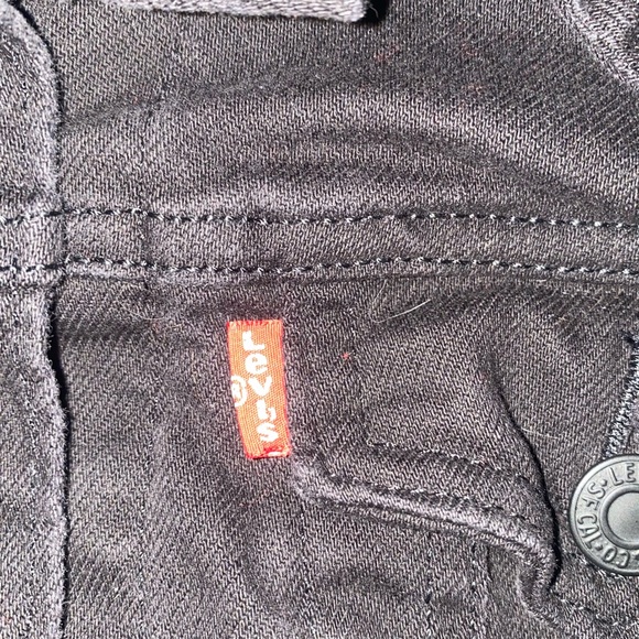 Levi’s black denim jean jacket - Picture 3 of 6